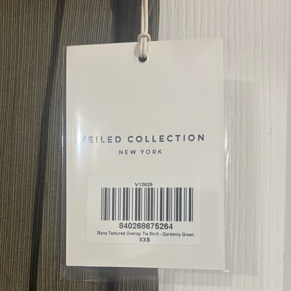 Rana Textured Overlay Skirt In Green View 4